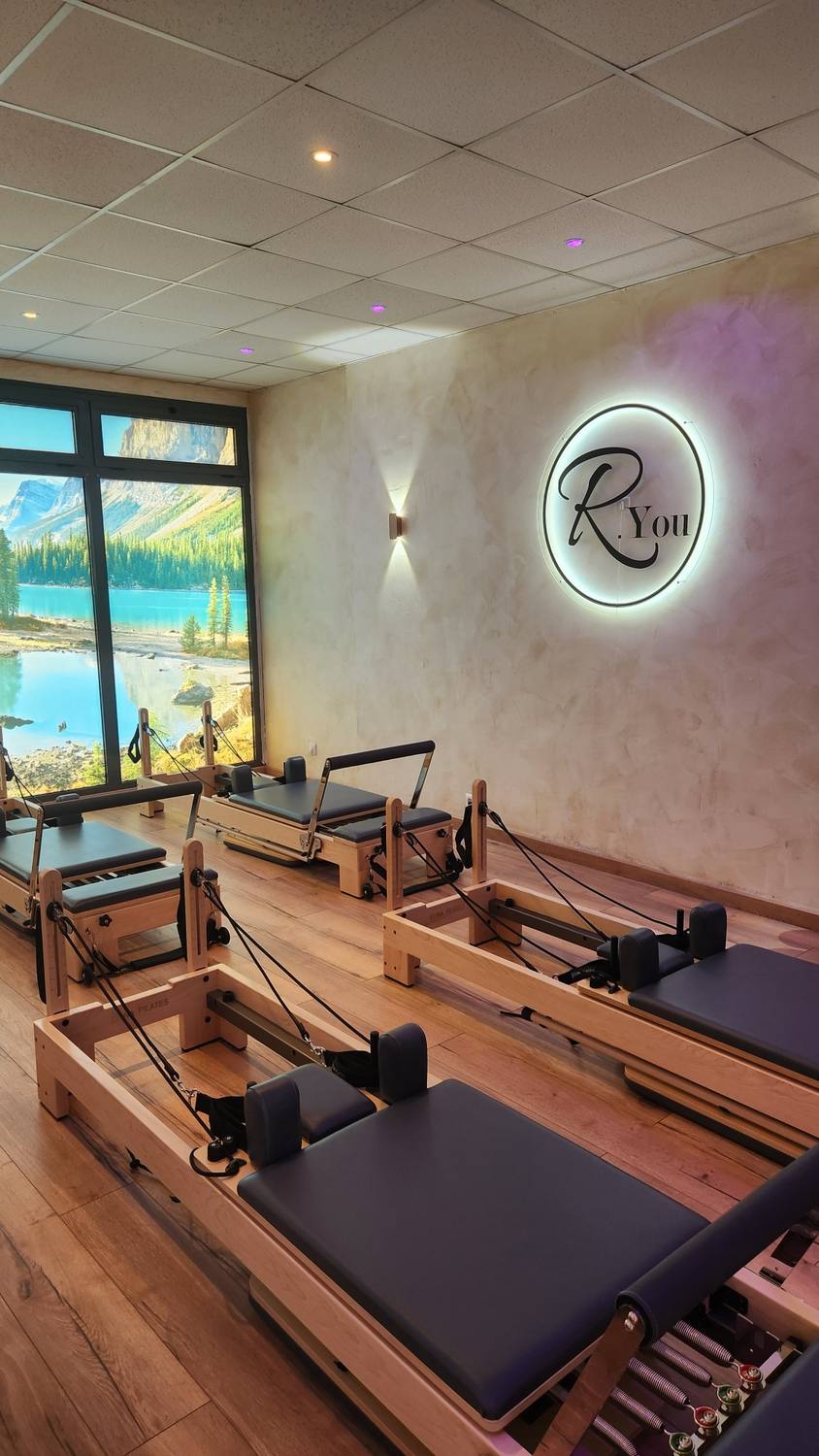 Le studio ReformYou de Bussy-Saint-Georges : reformers et vue lac
